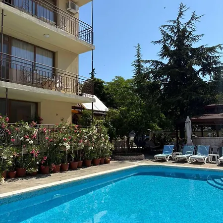 Хотел семеен крис 3*