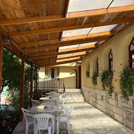 семеен крис Хотел Свети Влас