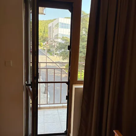 Хотел семеен крис