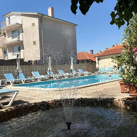 семеен крис Хотел