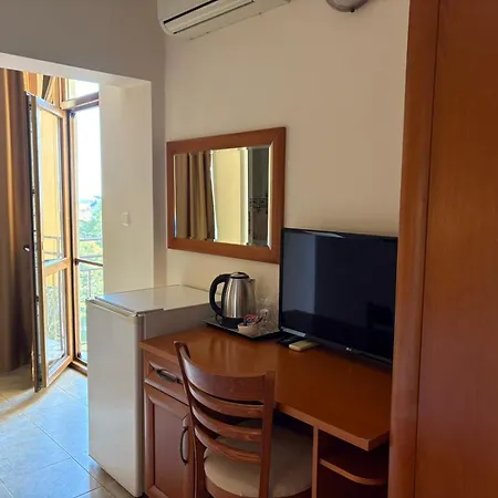 семеен крис Хотел Свети Влас