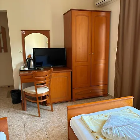 Хотел семеен крис