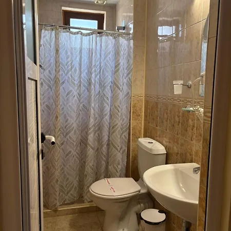 Хотел семеен крис