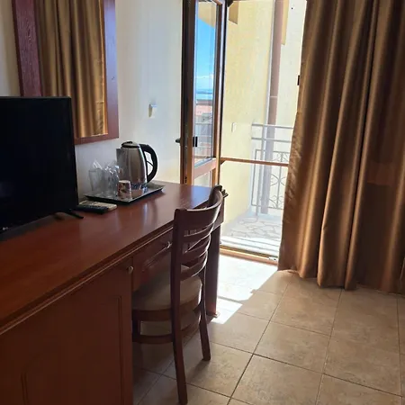 Хотел семеен крис