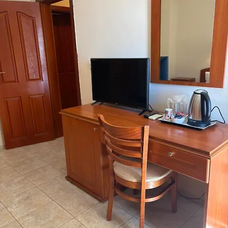 семеен крис Хотел