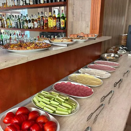 Хотел семеен крис 3*