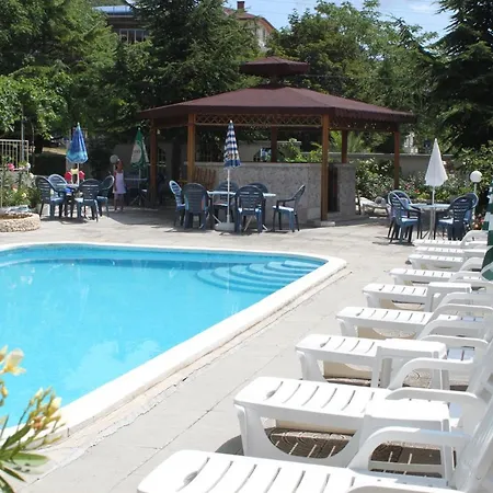 Хотел семеен крис