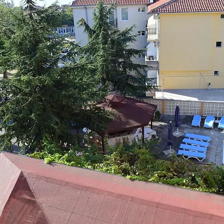 Хотел семеен крис Свети Влас