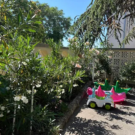 Family Chris ホテル 3*